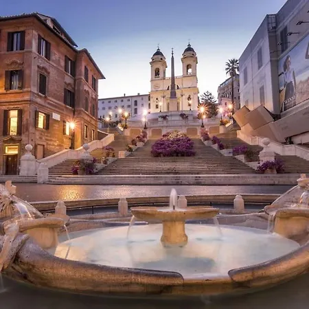 Little Gem In Trevi Fountain * 罗马