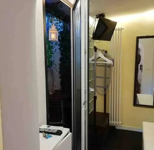 Little Gem In Trevi Fountain Daire Roma