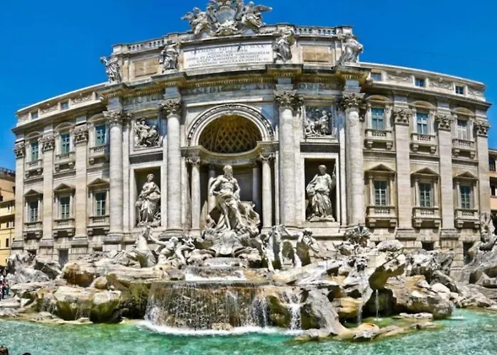Daire Little Gem In Trevi Fountain *